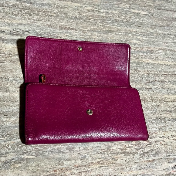 Marc by Marc Jacobs magenta pink pebble grain leather trifold wallet - Picture 4 of 16